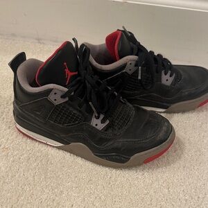 Jordan kids Retro 4 Black and Gray Sneakers with Red Accents size Y3